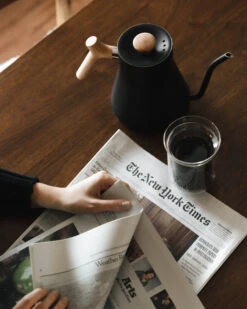 Fellow Stagg EKG 0.9L Kettle - Black And Maple 10 Fellow Stagg EKG 0.9L Kettle - Black And Maple -Crema Coffee Store 3T0B7313