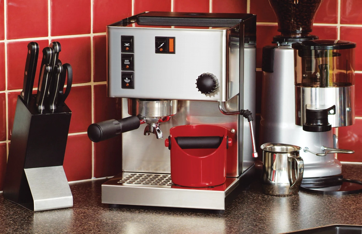 Dreamfarm Grindenstein Knock Box - Red 4 Dreamfarm Grindenstein Knock Box - Red - Image 2