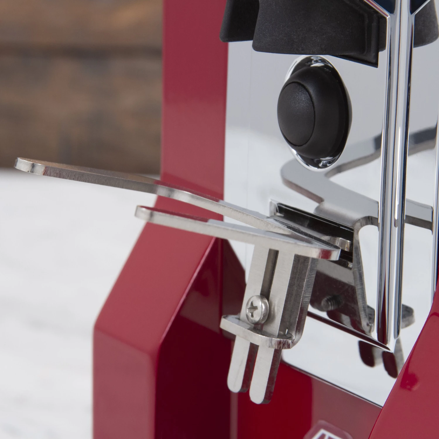 Eureka Mignon Magnifico Coffee Grinder In Amaranth 10 Eureka Mignon Magnifico Coffee Grinder In Amaranth - Image 8