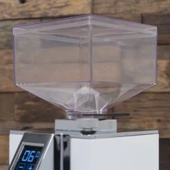 Eureka Mignon Magnifico Coffee Grinder In White 26 Eureka Mignon Magnifico Coffee Grinder In White -Crema Coffee Store IMG 6166