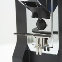 Eureka Oro Mignon XL Espresso Grinder - Red 29 Eureka Oro Mignon XL Espresso Grinder - Red -Crema Coffee Store IMG 9027 e212d1c4 1097 4103 bb61 848f4697ef11