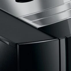 JURA J8 Super-Automatic Espresso Machine - Piano Black 25 JURA J8 Super-Automatic Espresso Machine - Piano Black -Crema Coffee Store J8 det PB design corner