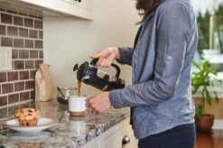 Espro P3 Press - 32 Oz Black 8 Espro P3 Press - 32 Oz Black -Crema Coffee Store P3 18 kitchen pour2 6928