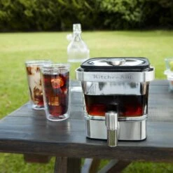 KitchenAid® Cold Brew Coffee Maker - 19 Cup 27 KitchenAid® Cold Brew Coffee Maker - 19 Cup -Crema Coffee Store kitchenaidcoldbrewmakerlifestyle11