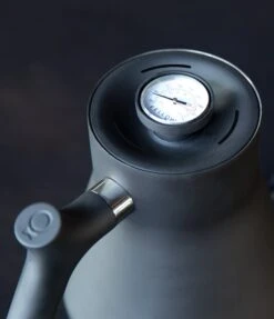 Fellow Stagg 1L Pour-Over Kettle - Matte Black 11 Fellow Stagg 1L Pour-Over Kettle - Matte Black -Crema Coffee Store staggsideshot